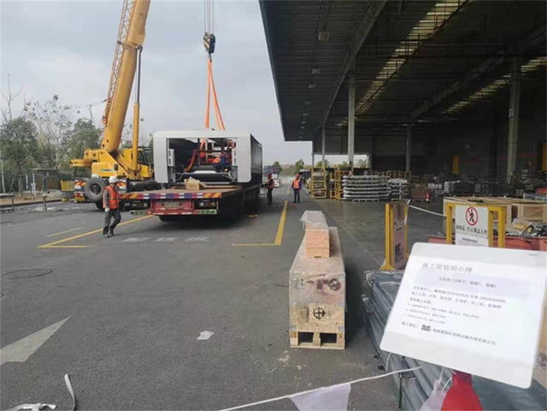 蘇州大型吊車出租設(shè)備搬運(yùn)